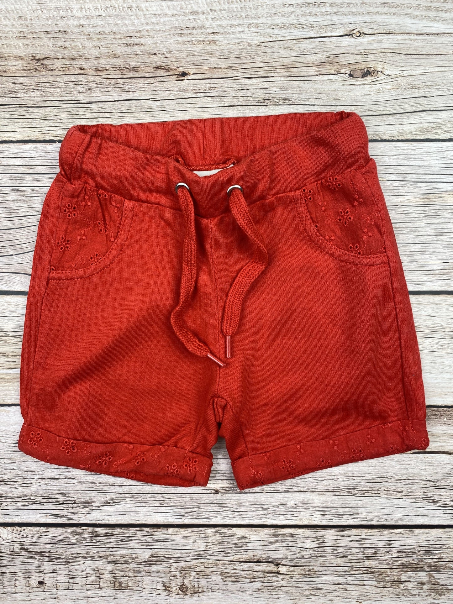 Pantaloncino in felpa e sangallo