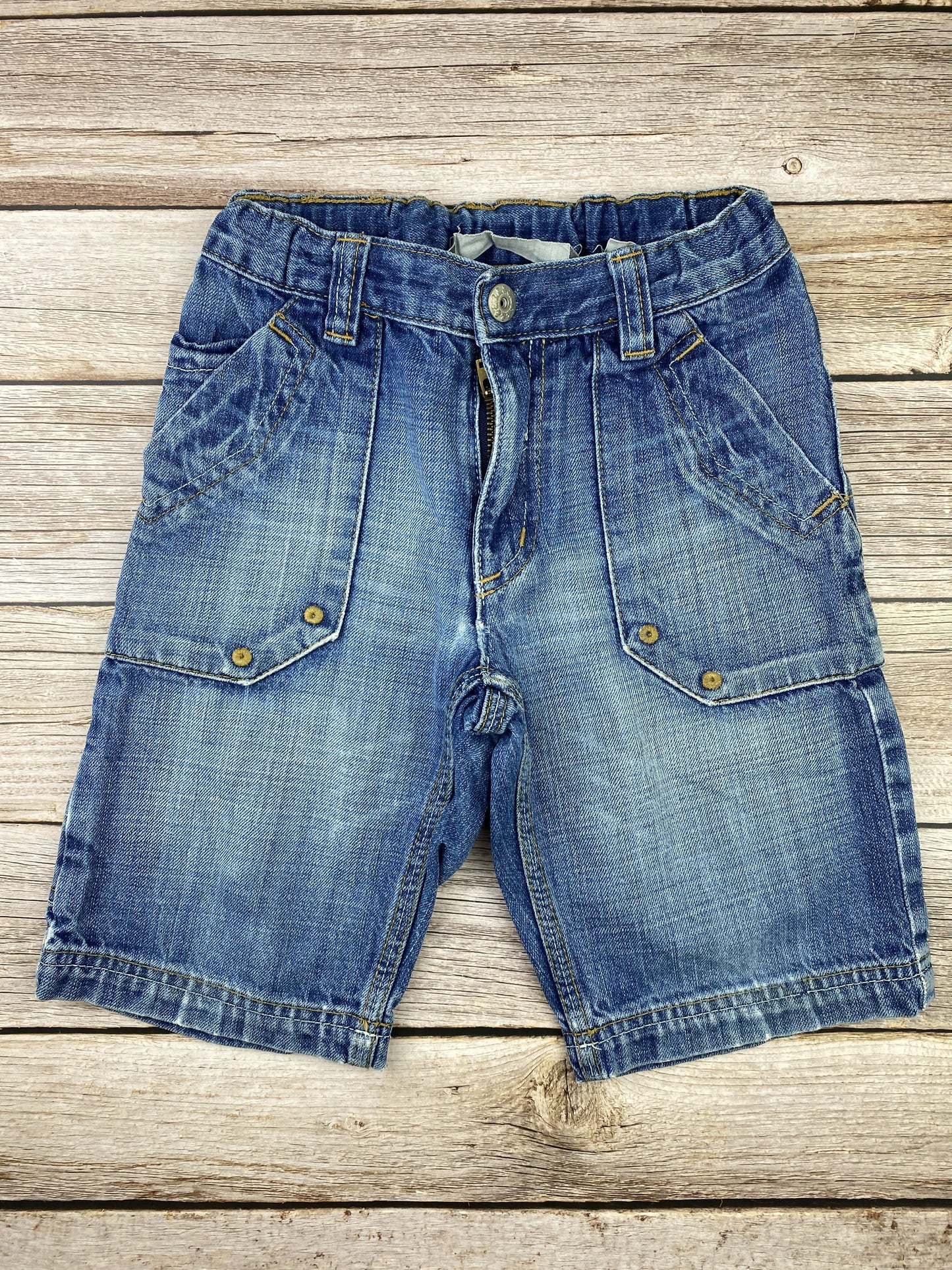 Pantaloncino al ginocchio in jeans