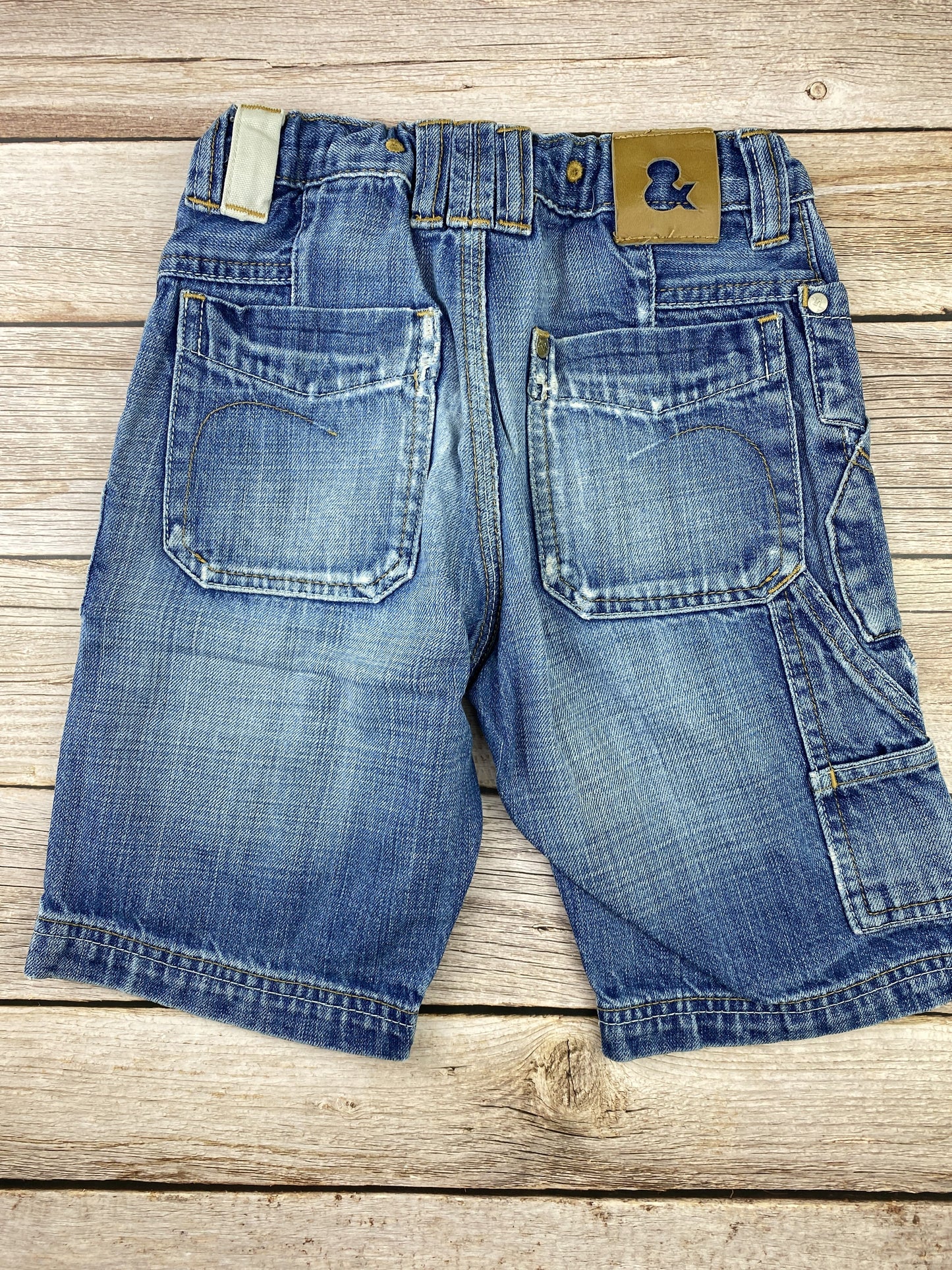 Pantaloncino al ginocchio in jeans