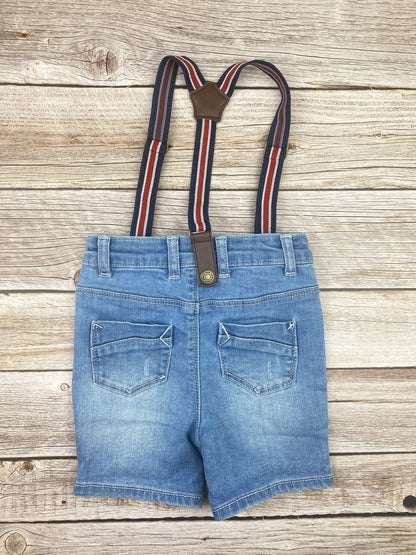 Pantaloncini in jeans con bretelle