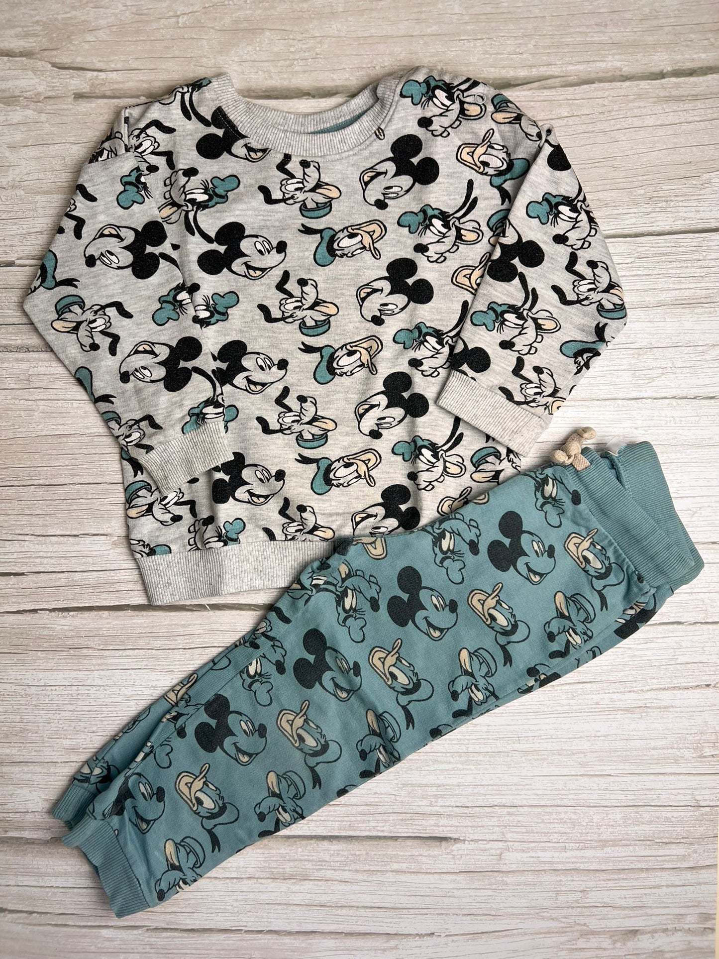 Completo felpa e pantaloni