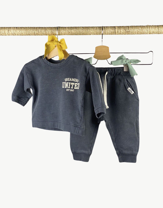 Set con felpa e pantalone