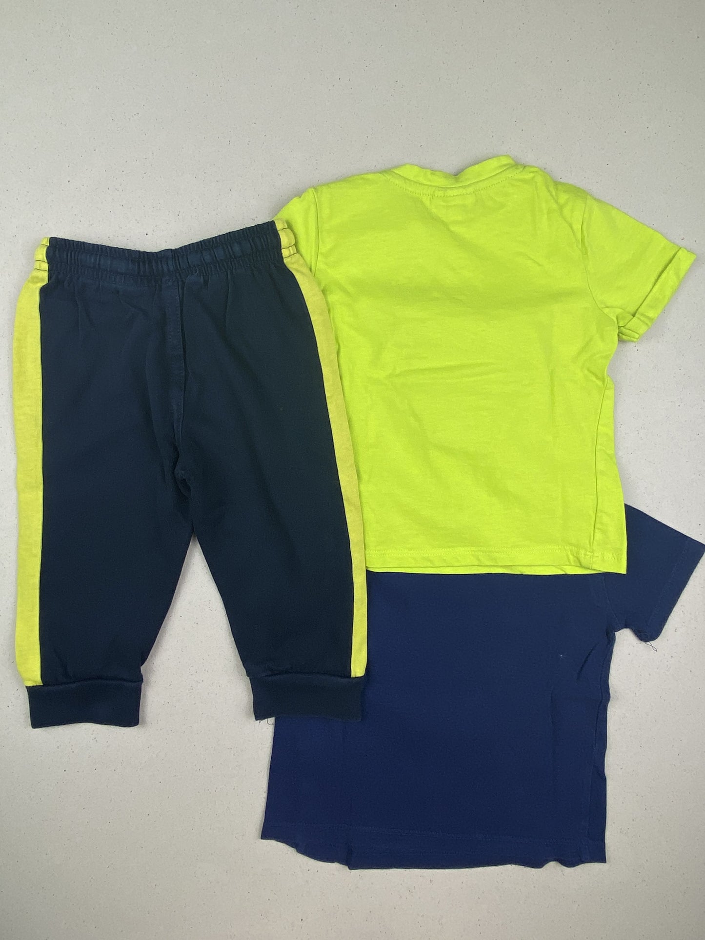 Set due t-shirt manica corta e pantalone