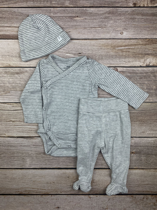Set body manica lunga pantalone e cappellino