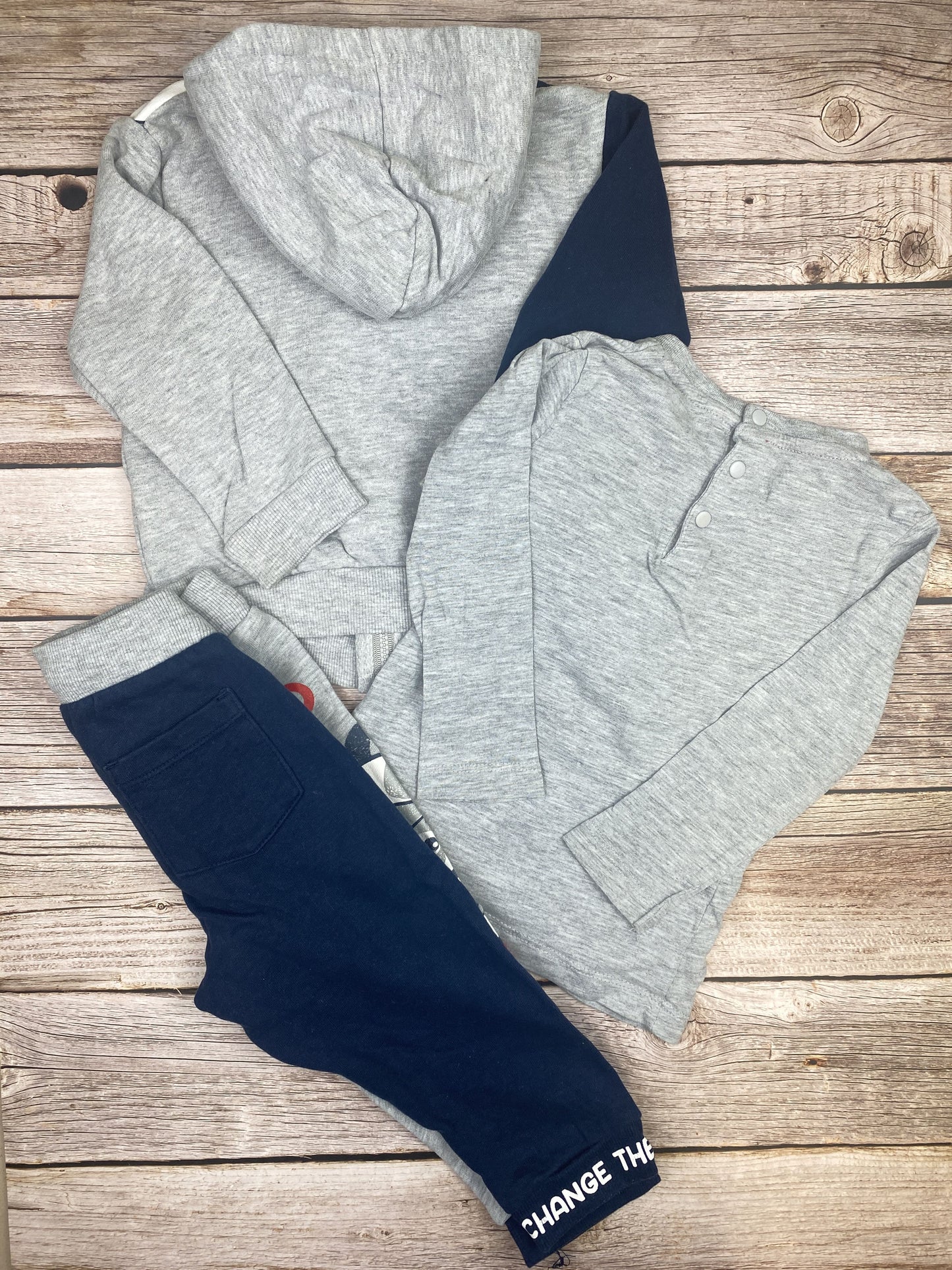 Set felpa, t-shirt manica lunga e pantalone