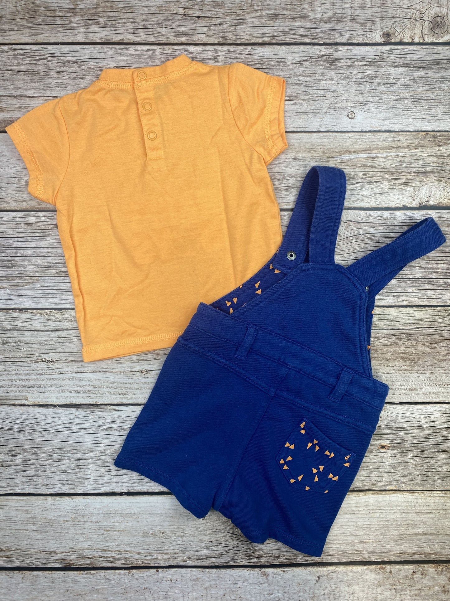Set salopette e t-shirt manica corta