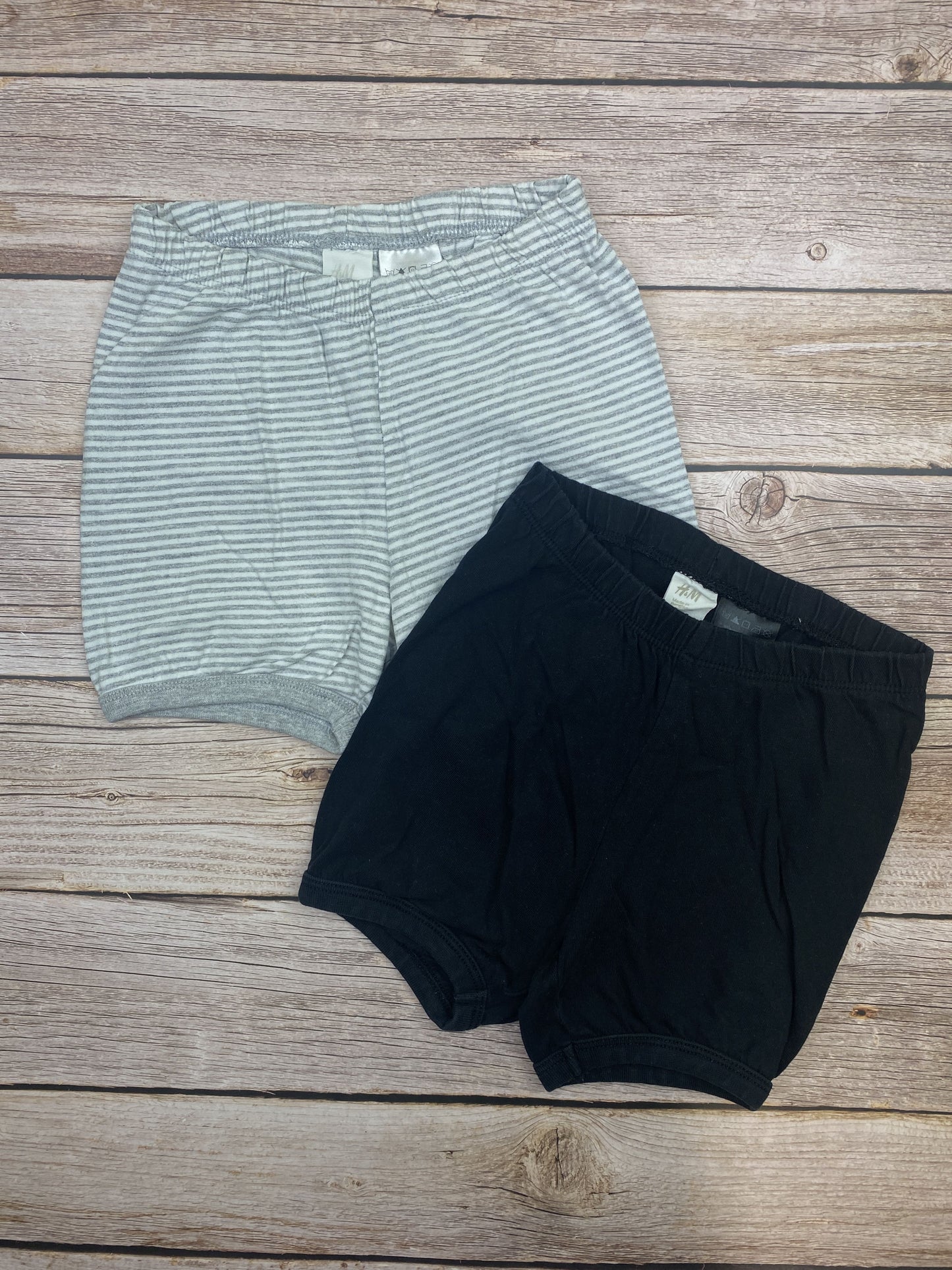 Set due pantaloncini