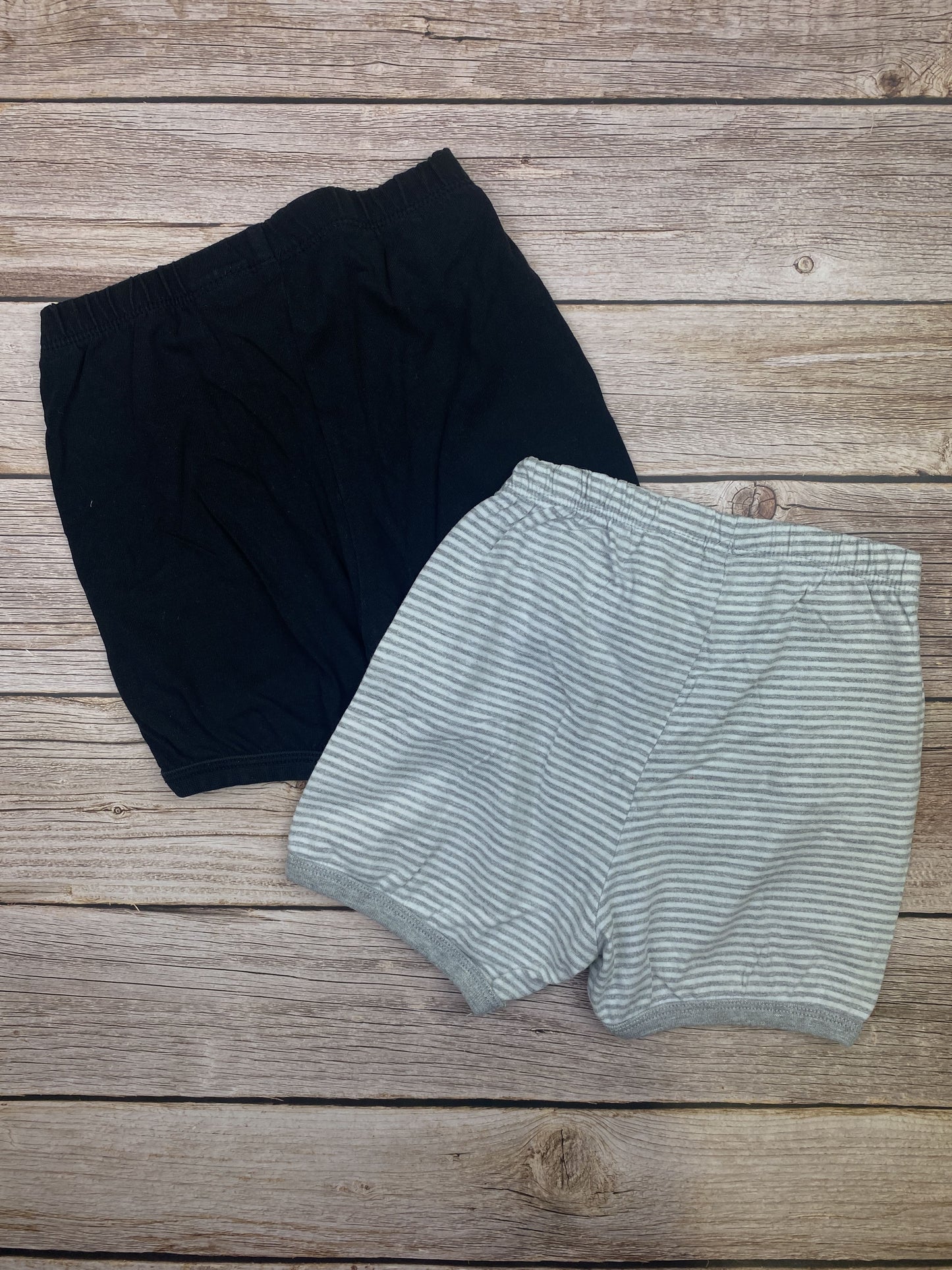 Set due pantaloncini