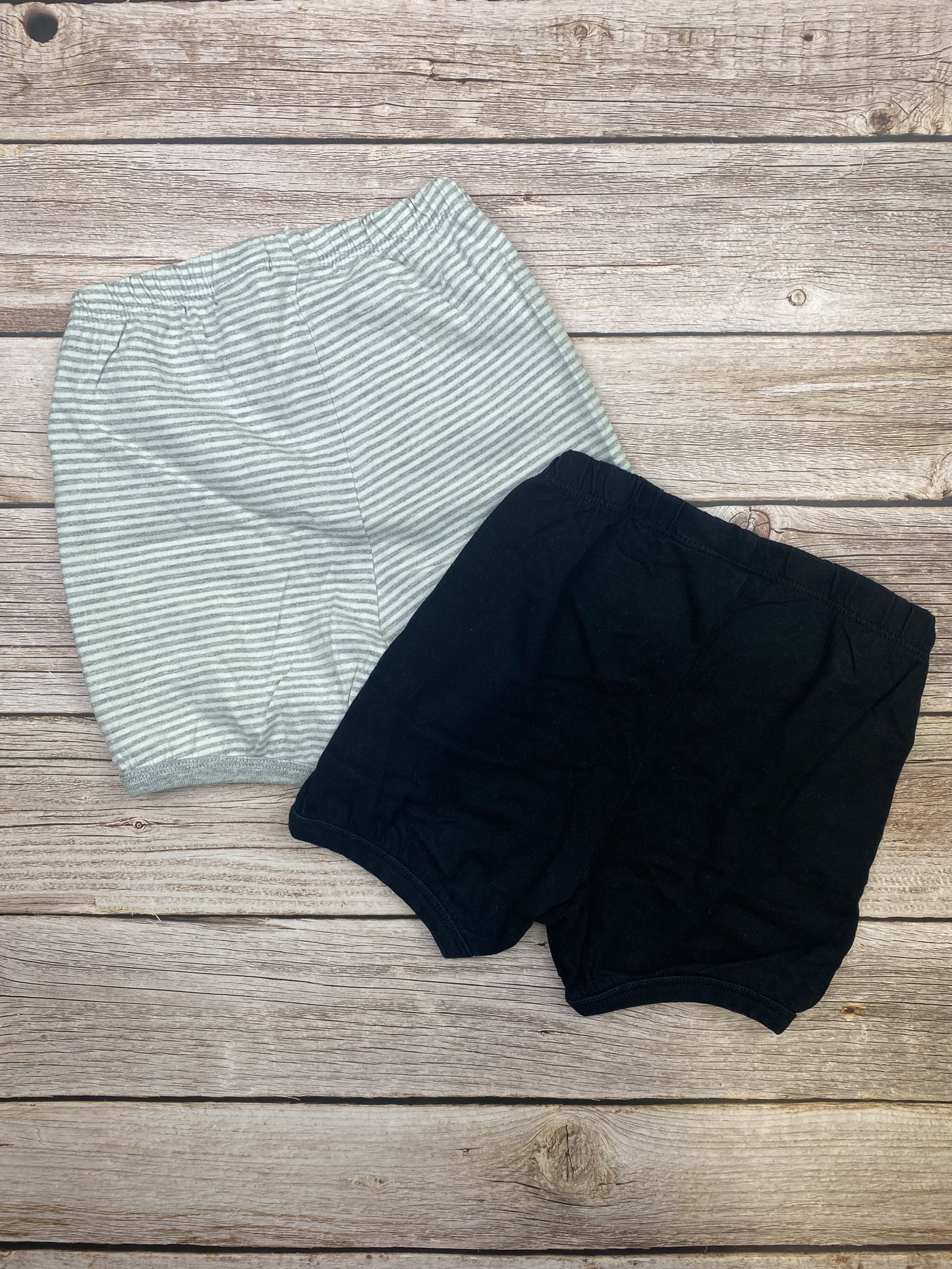 Set due pantaloncini
