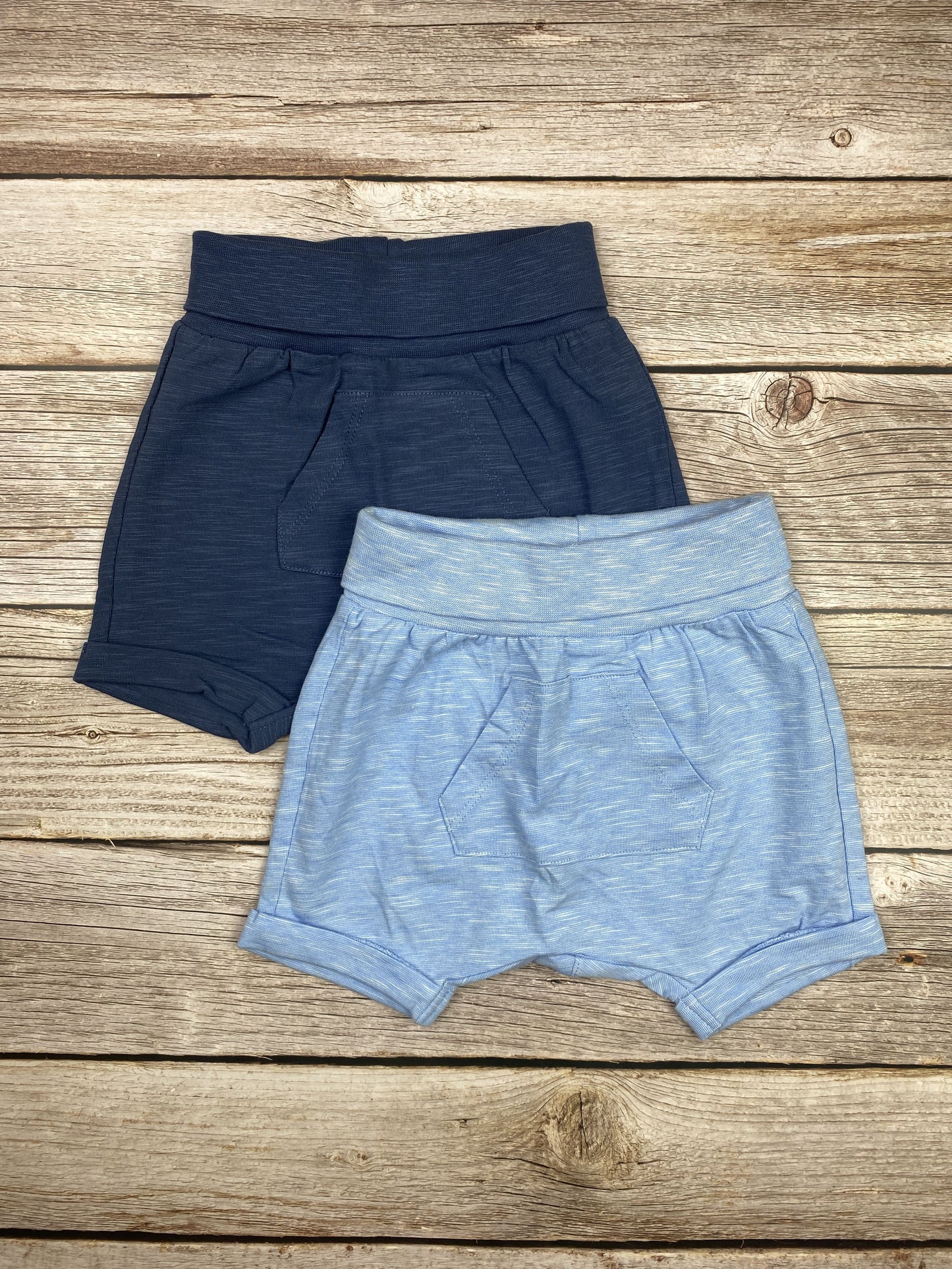 Set due pantaloncini