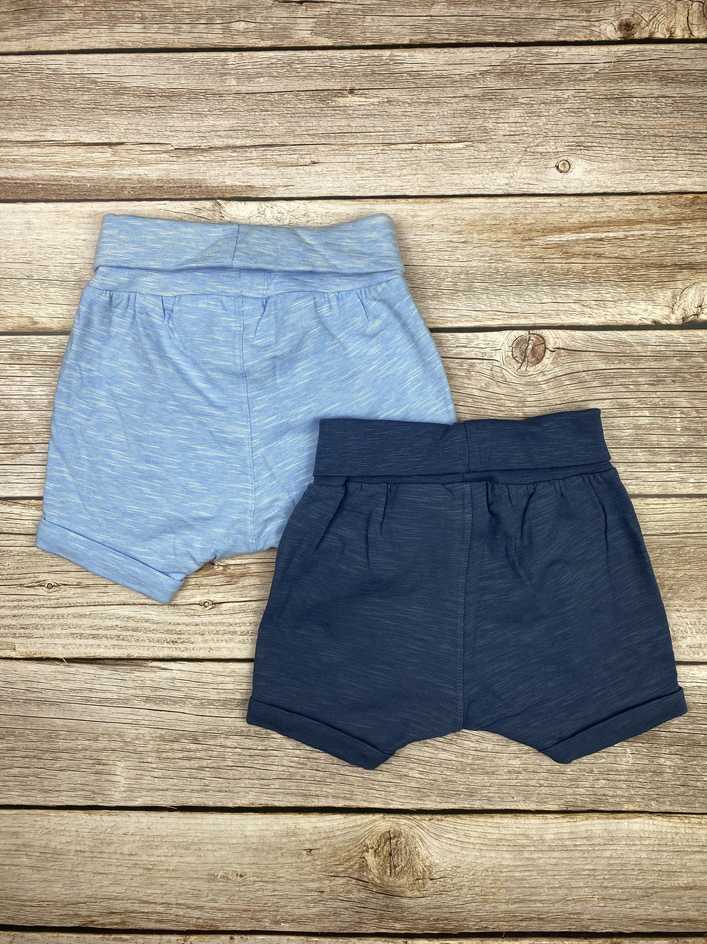 Set due pantaloncini