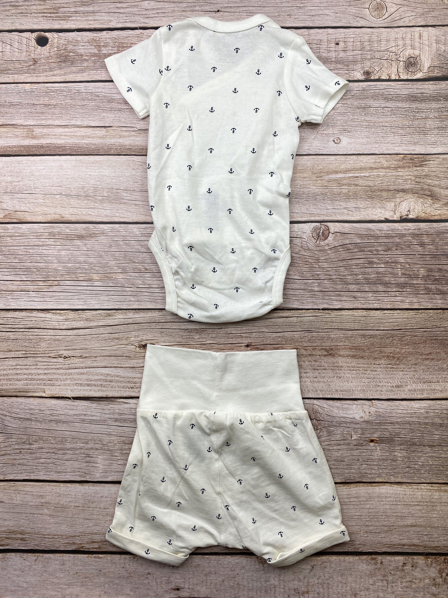 Set body manica corta e pantaloncino