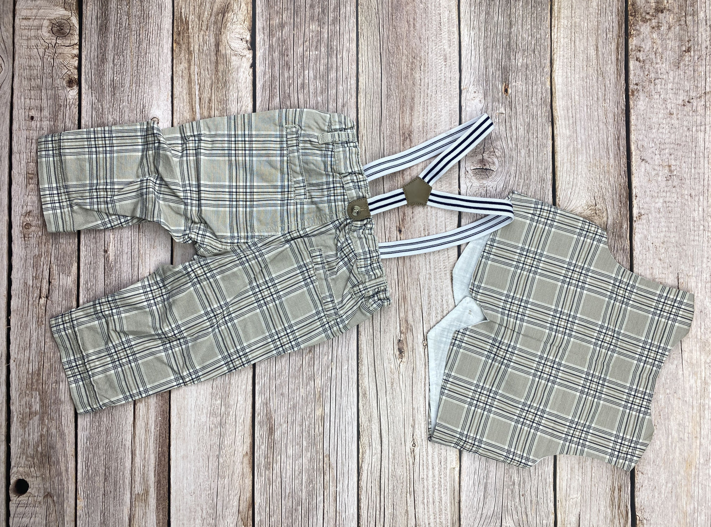 Set gilet e pantalone con bretelle