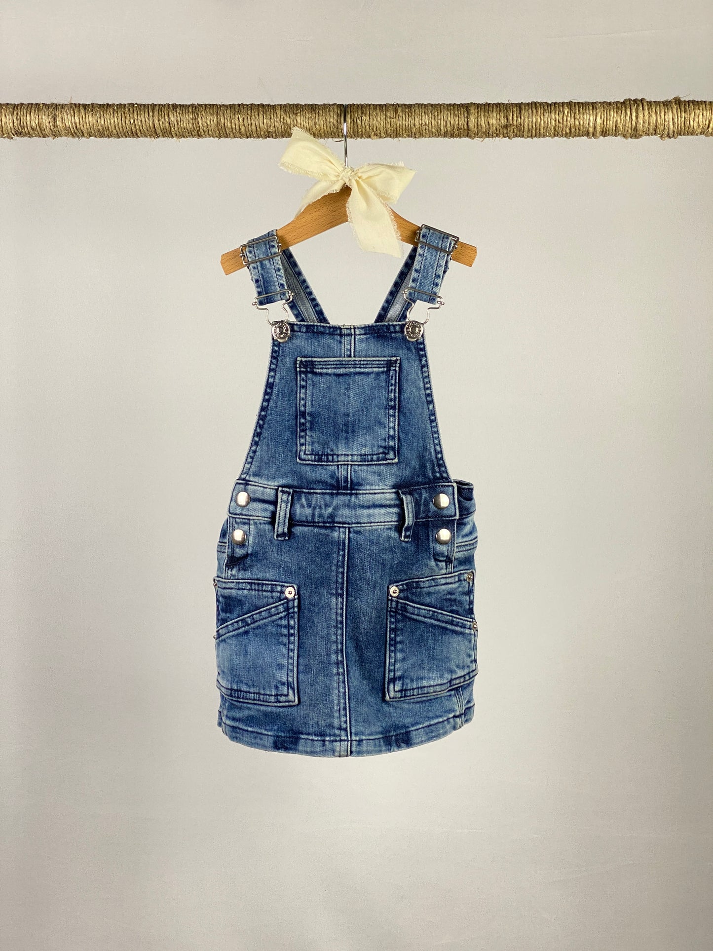 Salopette in jeans con gonna