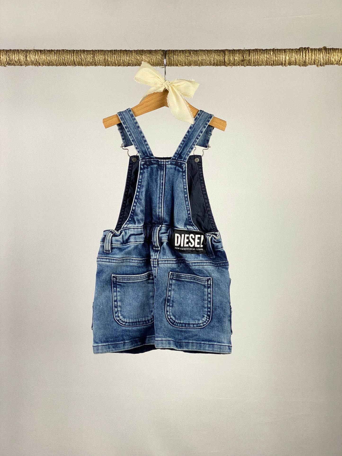 Salopette in jeans con gonna