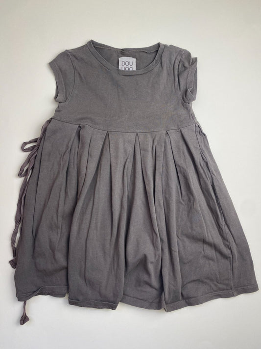Vestito bambina grigio con pieghe e laccetti