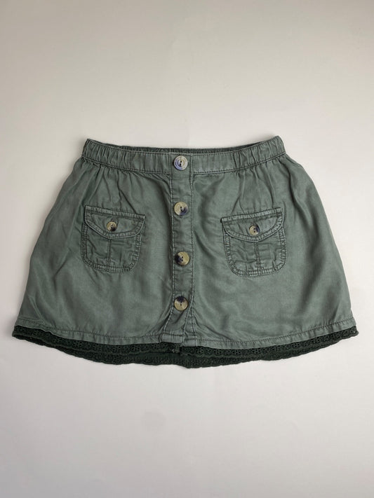 Gonna casual verde con bottoni e pizzo