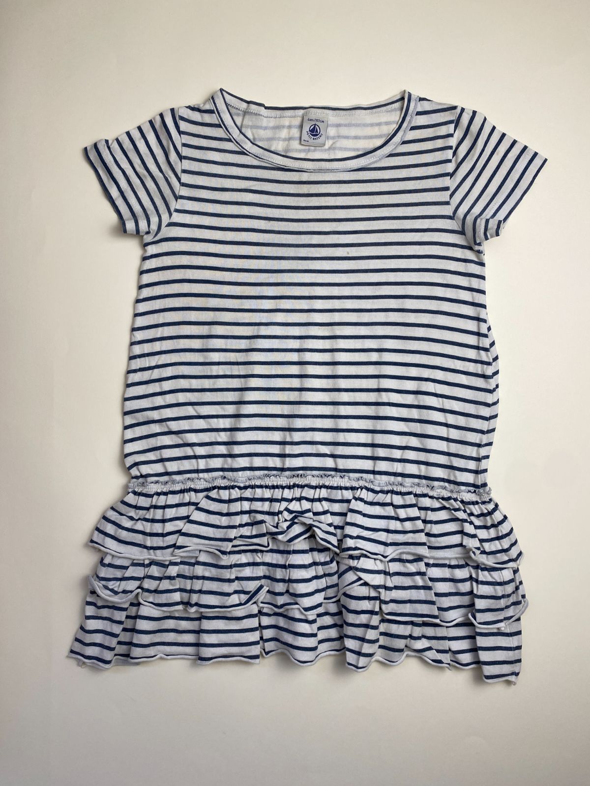 Vestito a righe con balze per bambina