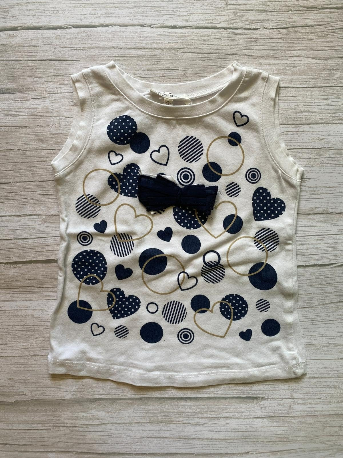 Canotta con stampa cuori e pois e fiocco
