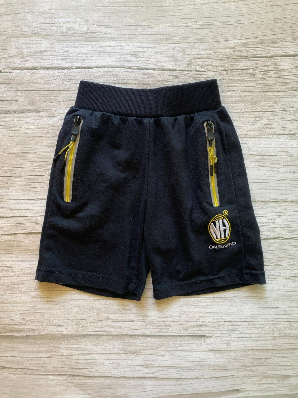 Shorts sportivi neri con zip gialle