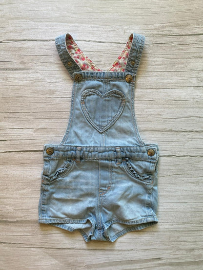 Salopette corta in denim 