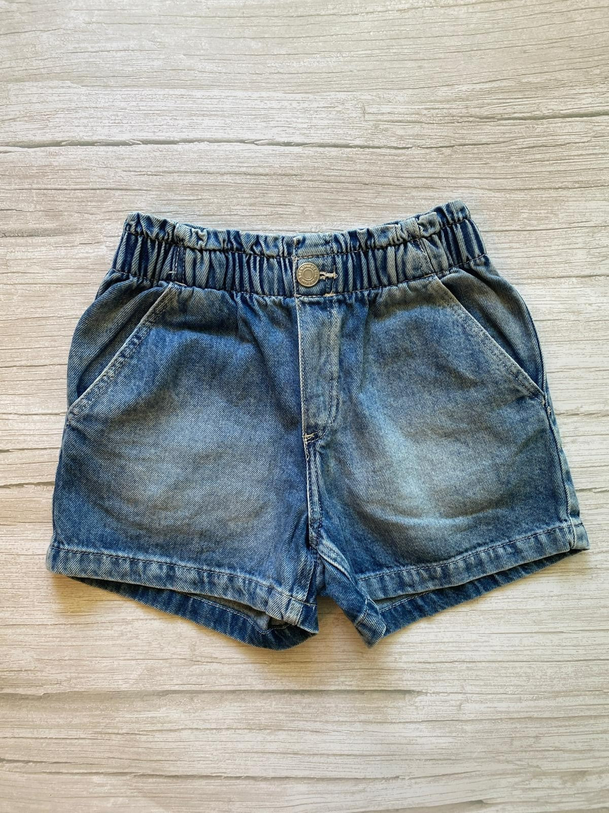 Shorts in denim con elastico in vita