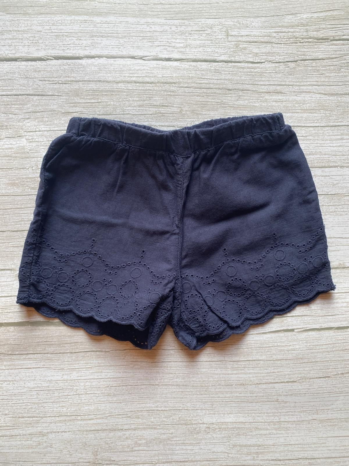Shorts blu scuro con ricamo sangallo