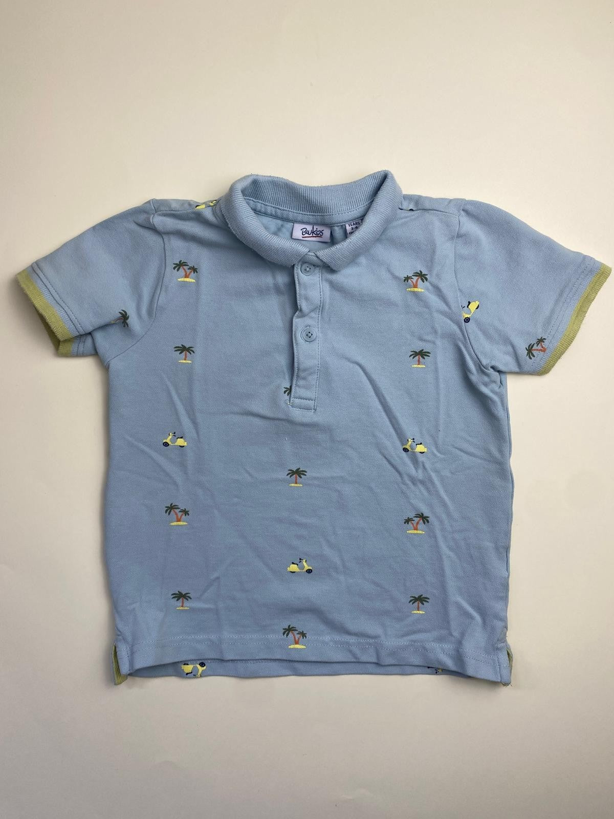 Polo bambino azzurra con palme e scooter