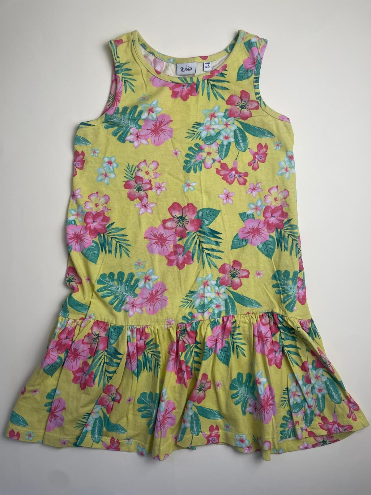Vestito estivo giallo con stampa floreale