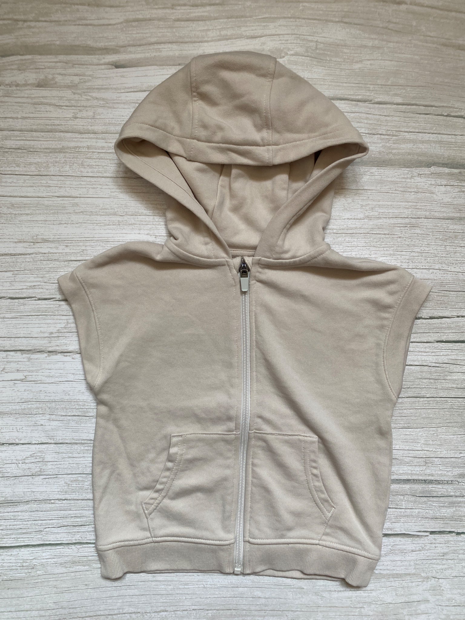 Gilet smanicato con cappuccio e zip beige