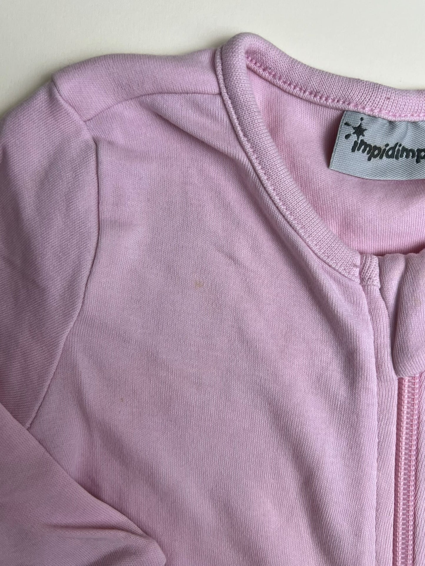 Pigiama rosa con arcobaleno