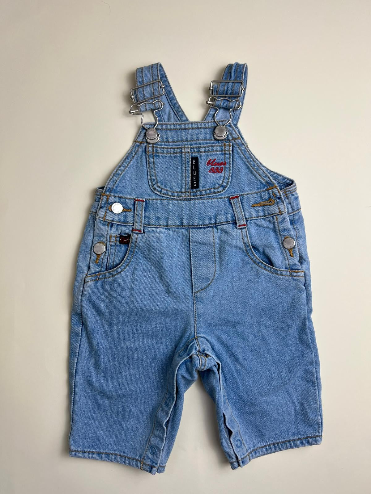 Salopette in denim azzurro per neonato/bambino