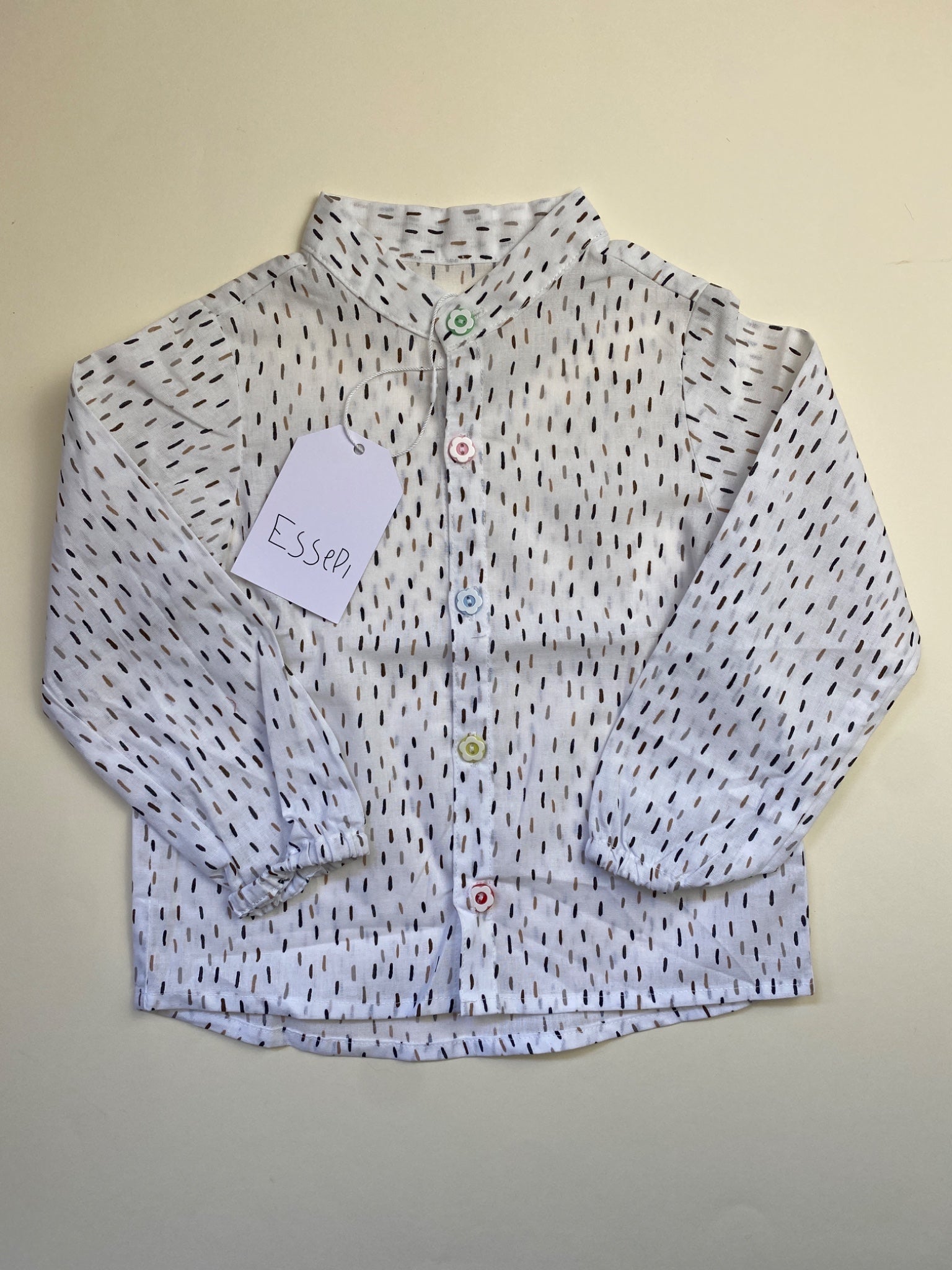 Camicia bambino con colletto alla coreana e fantasia a trattini