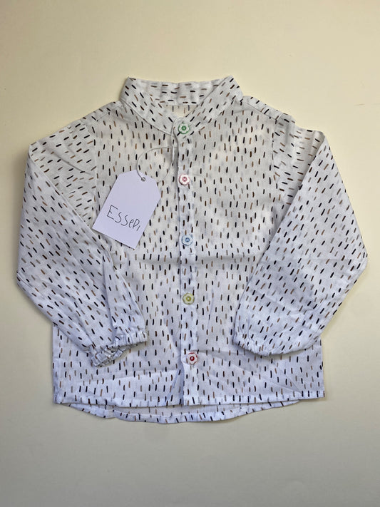 Camicia bambino con colletto alla coreana e fantasia a trattini