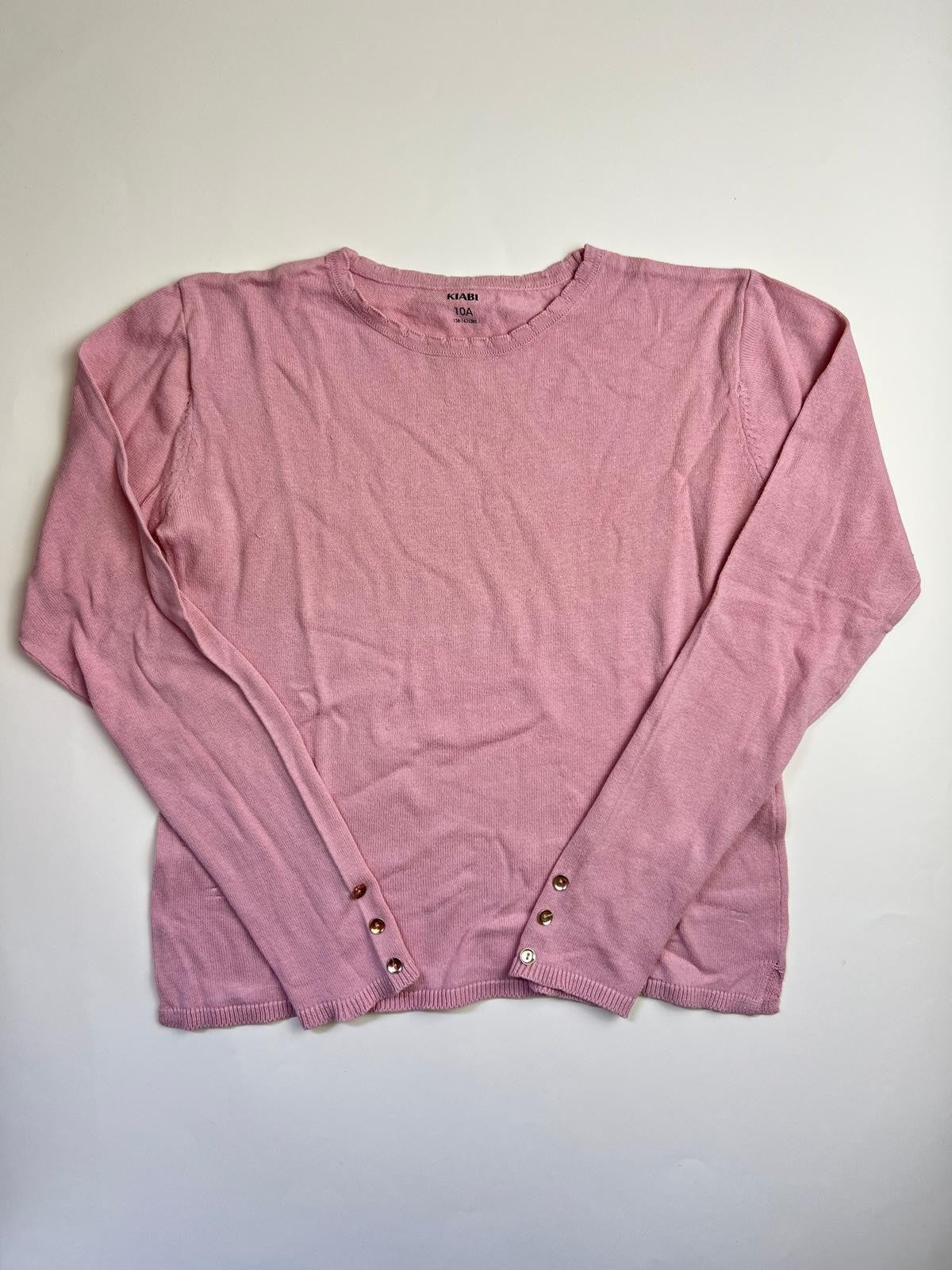 Maglia rosa a maniche lunghe con bottoni decorativi