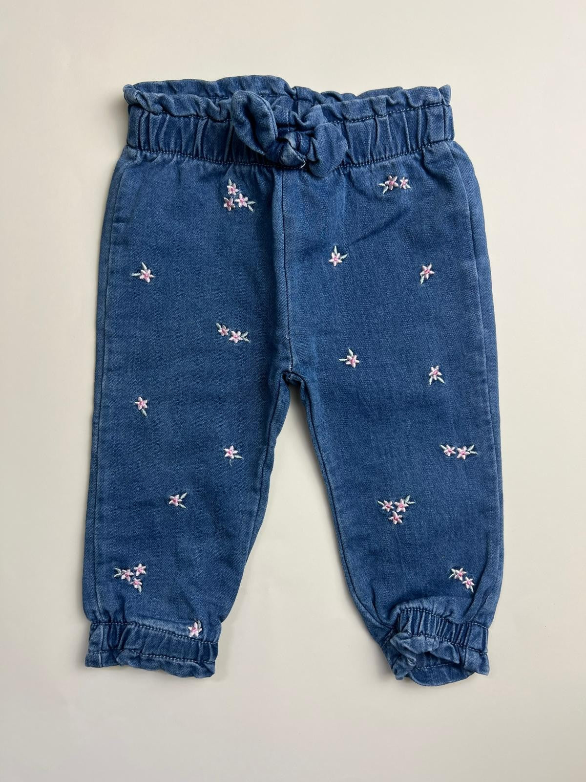 Jeans Bambina con Ricami Floreali e Vita Paper Bag