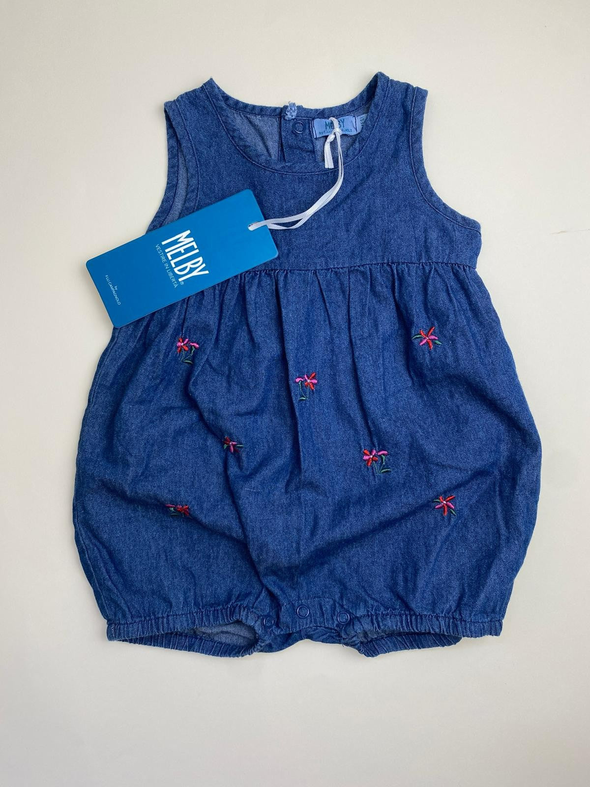 Tutina neonato in denim con ricami floreali Melby