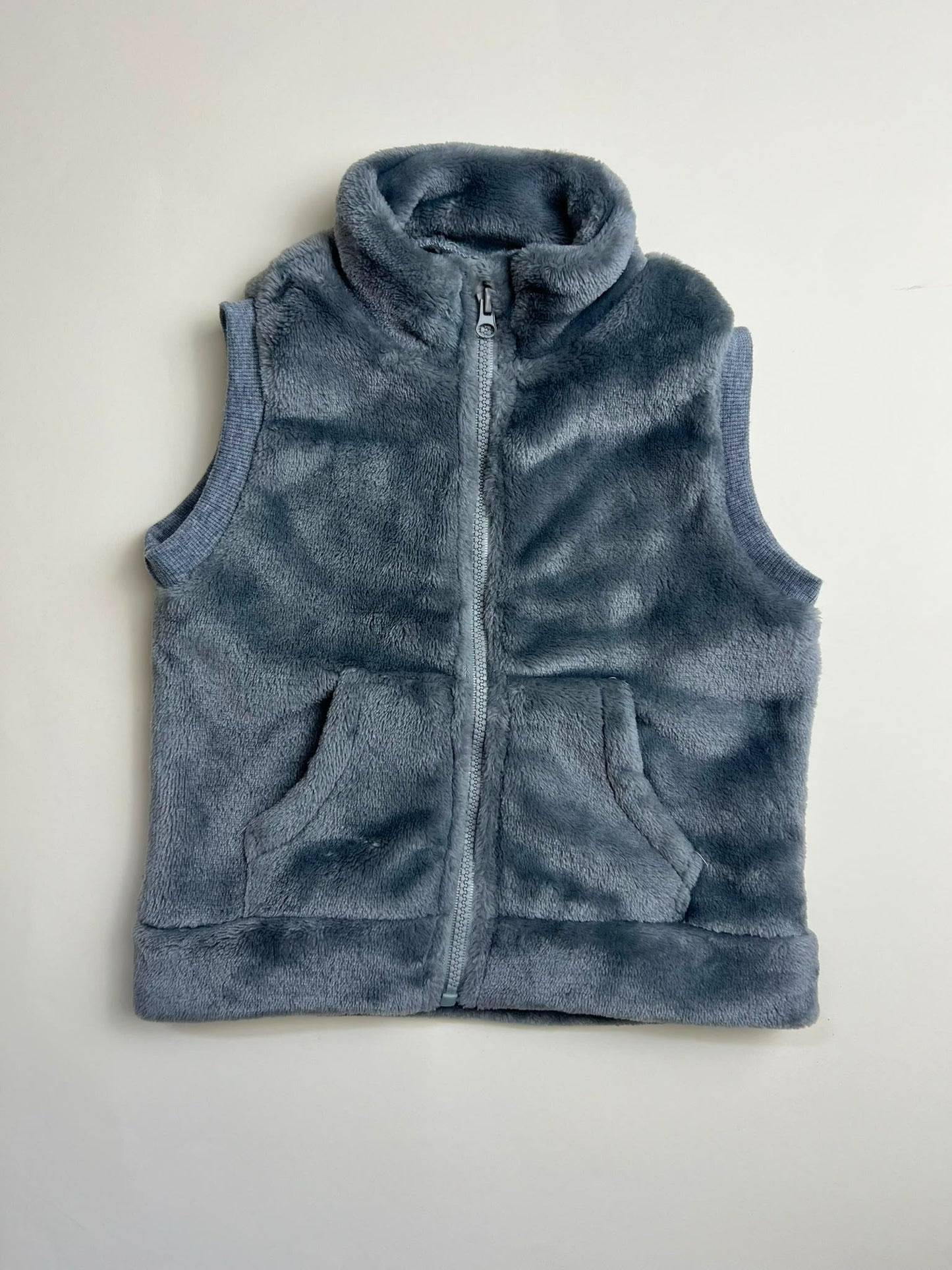 Gilet in pile morbido con cerniera