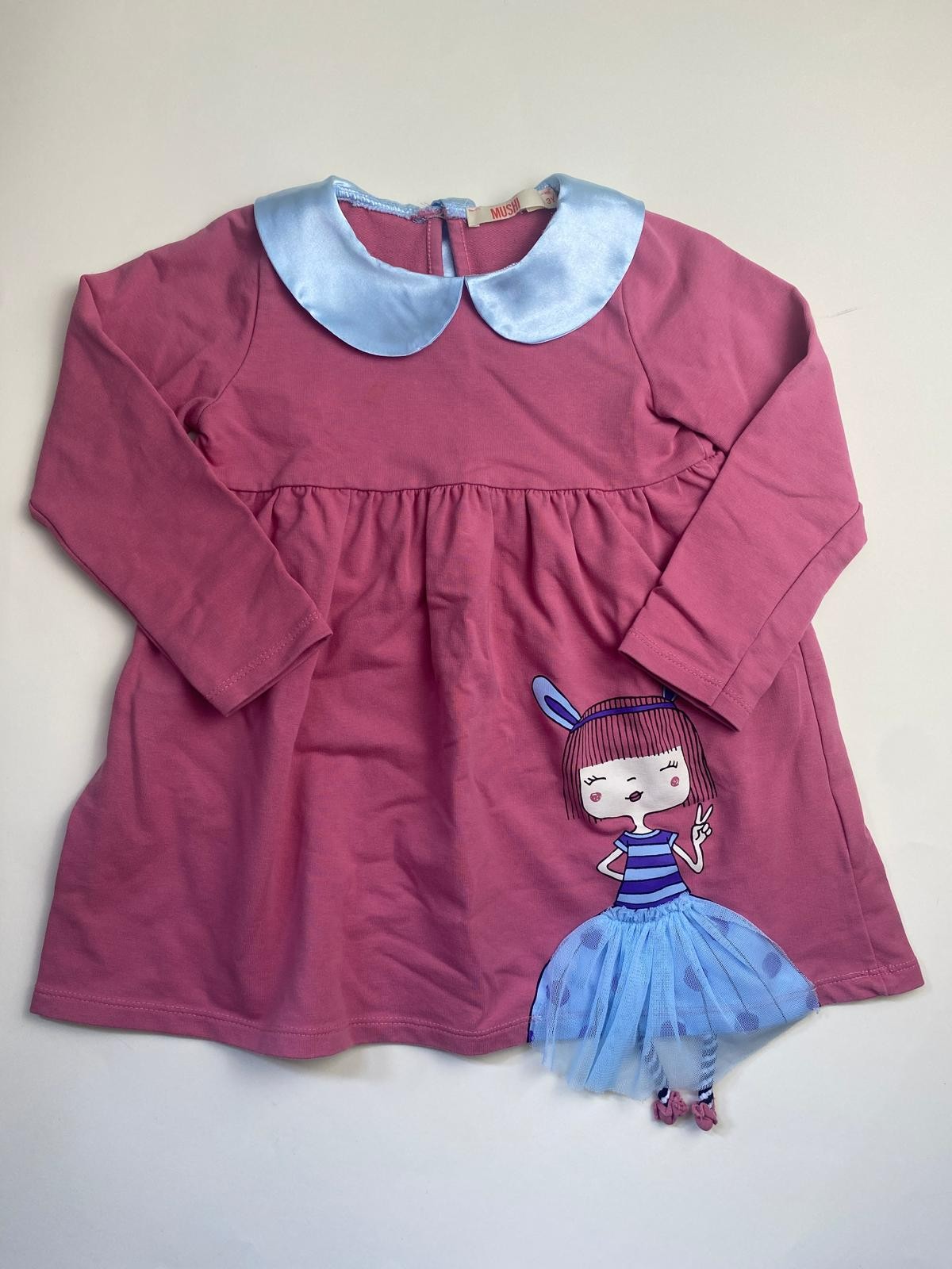 Vestito Bambina Rosa con Colletto Azzurro e Applicazione Ragazza
