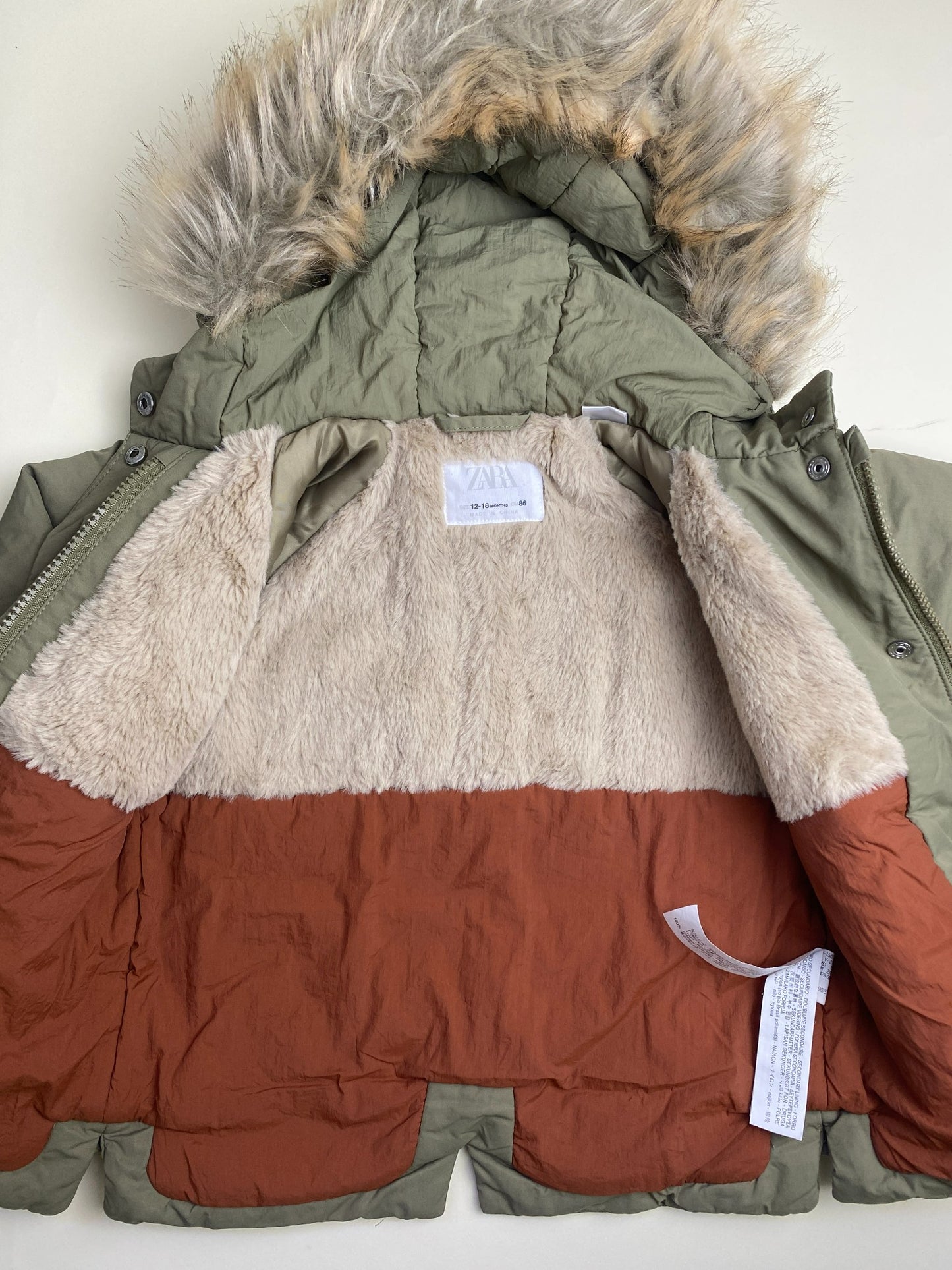 Parka Invernale Bambino con Cappuccio e Pelliccia Sintetica