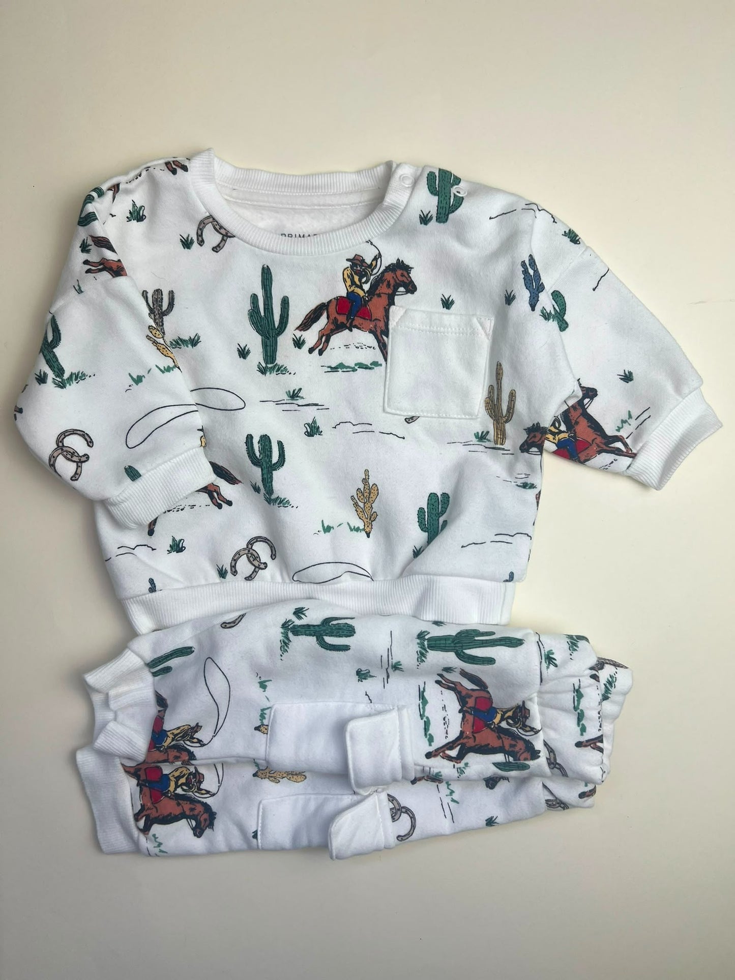 Completo con stampa cowboy e cactus