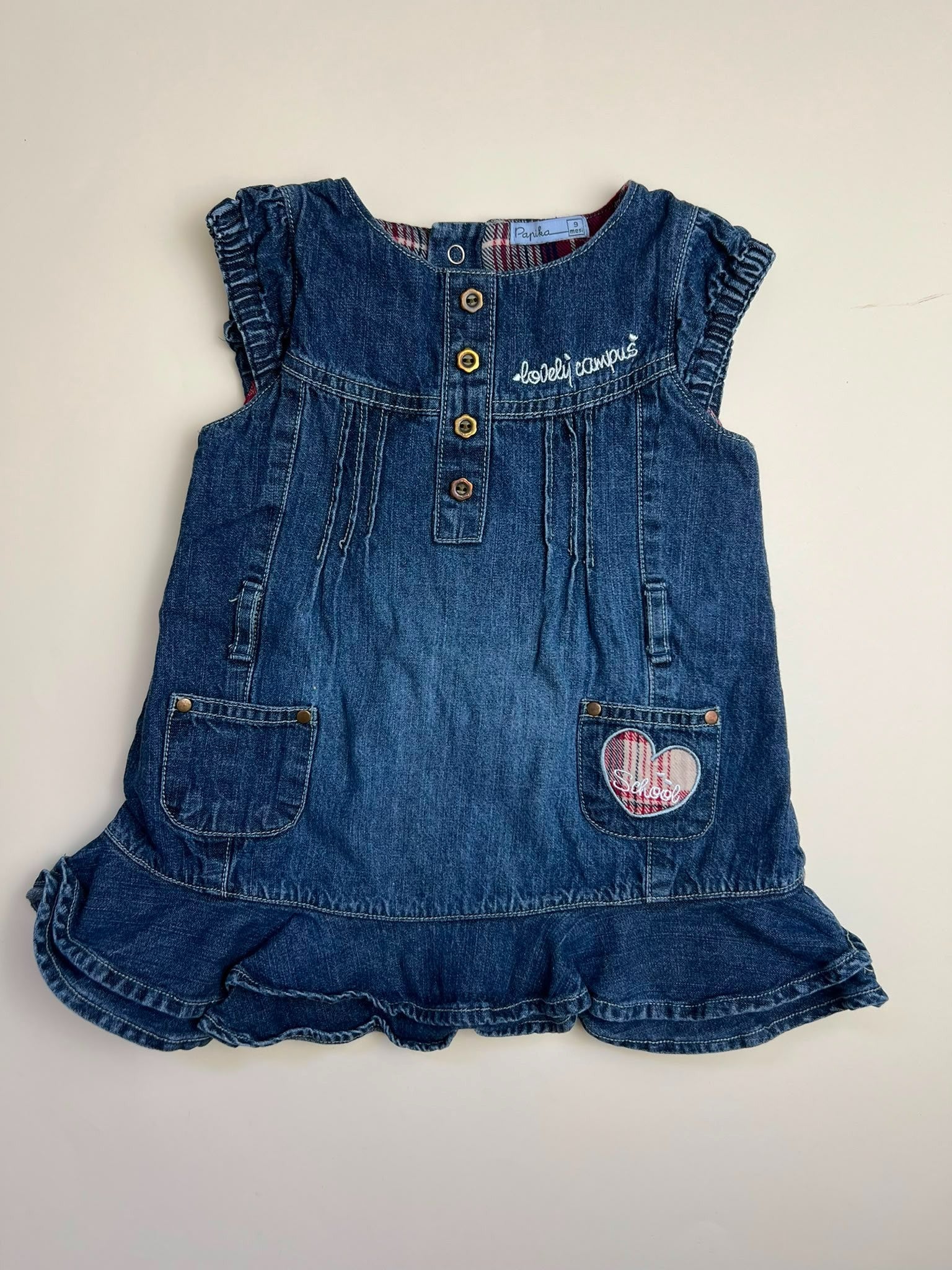 Vestito in denim per bambina con ricamo e balze