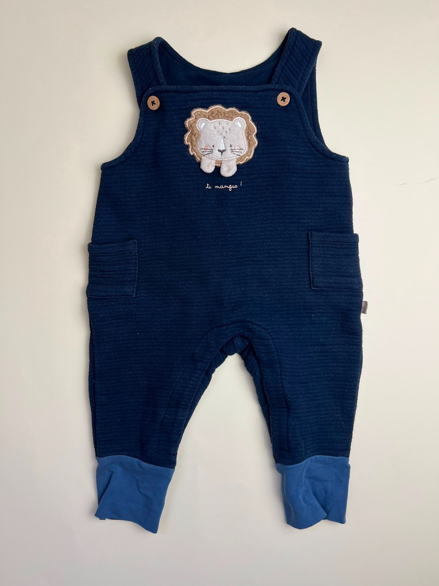 Salopette neonato blu con applicazione leone