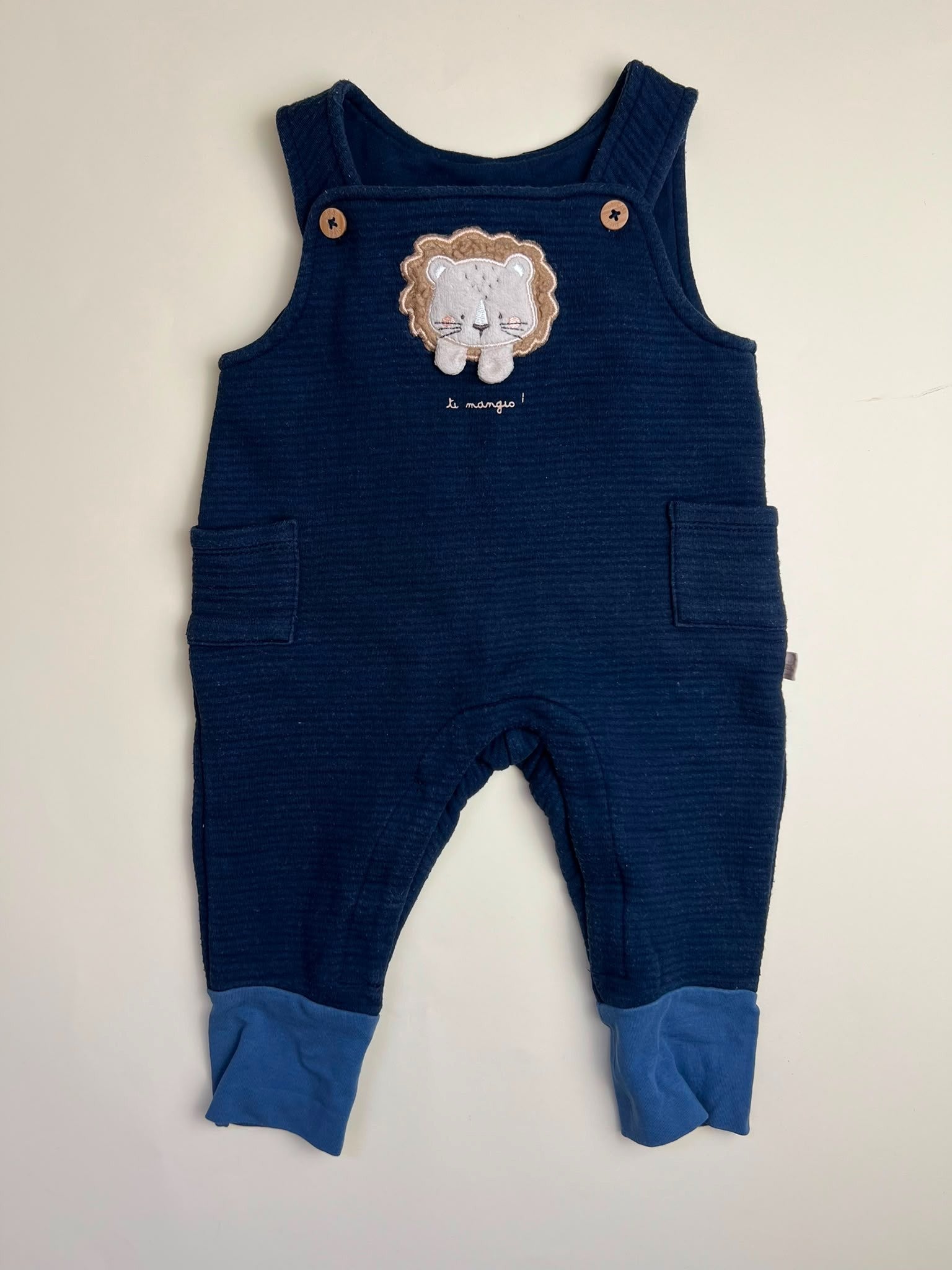 Salopette neonato blu con applicazione leone