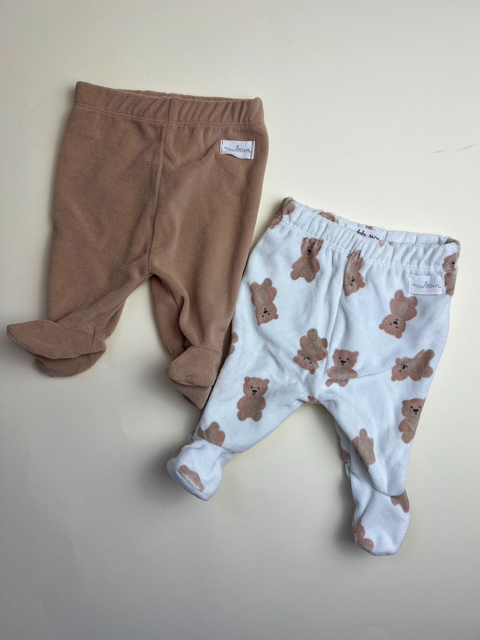 Set 2 Pantaloni con Piedini per Neonato