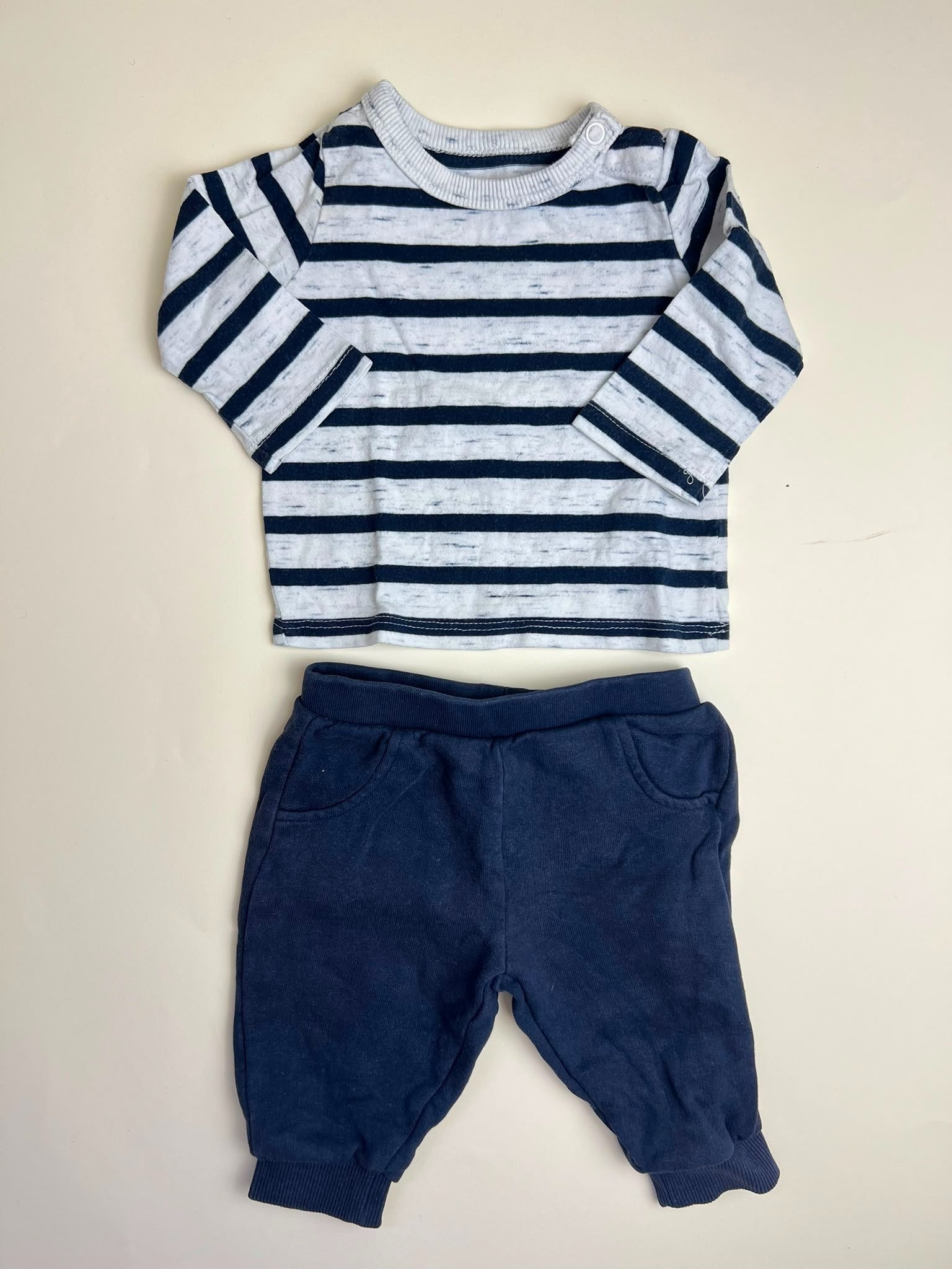 Completo Neonato Maglia a Righe e Pantaloni Blu