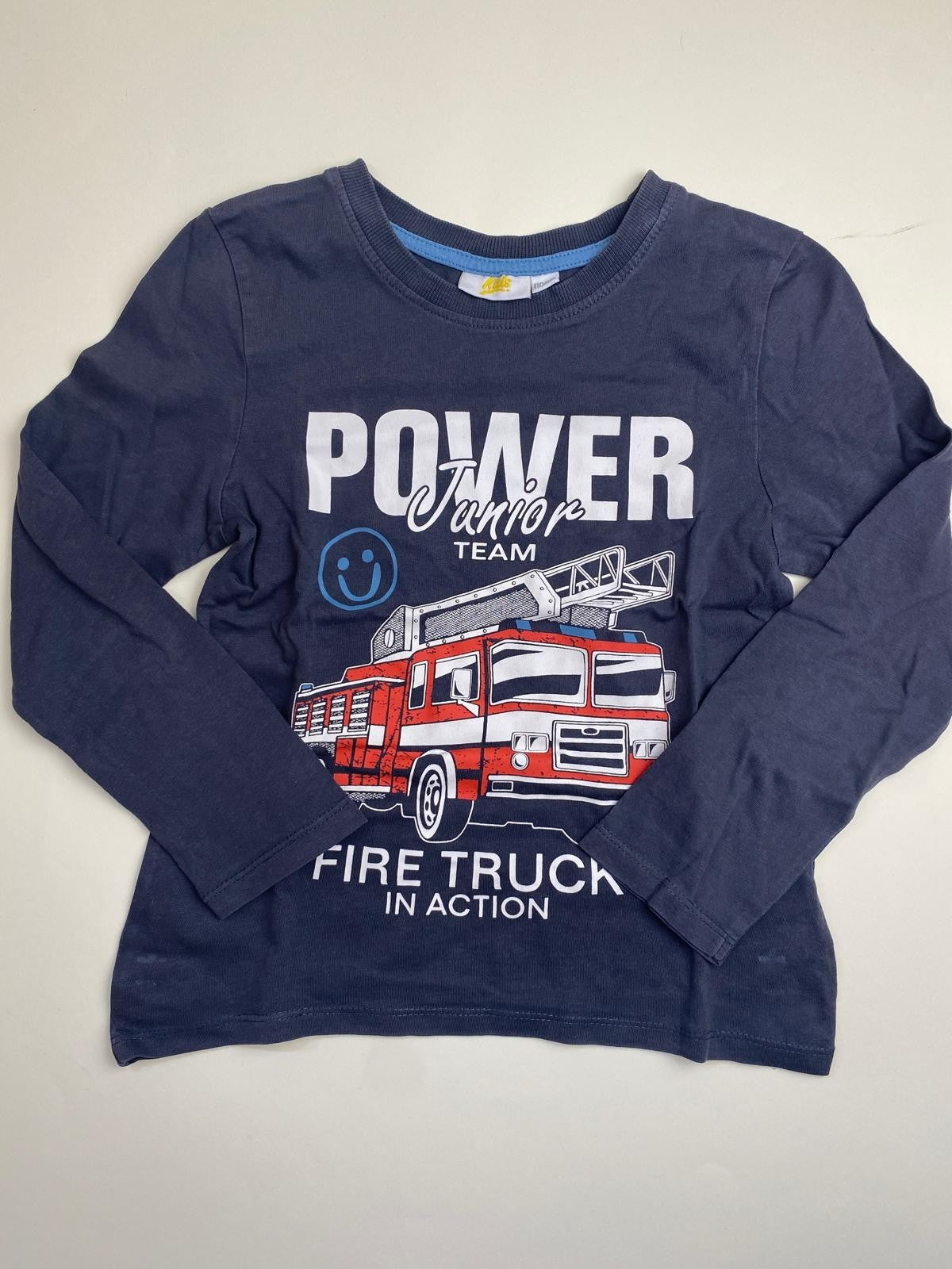 Maglietta a maniche lunghe per bambino con camion dei pompieri