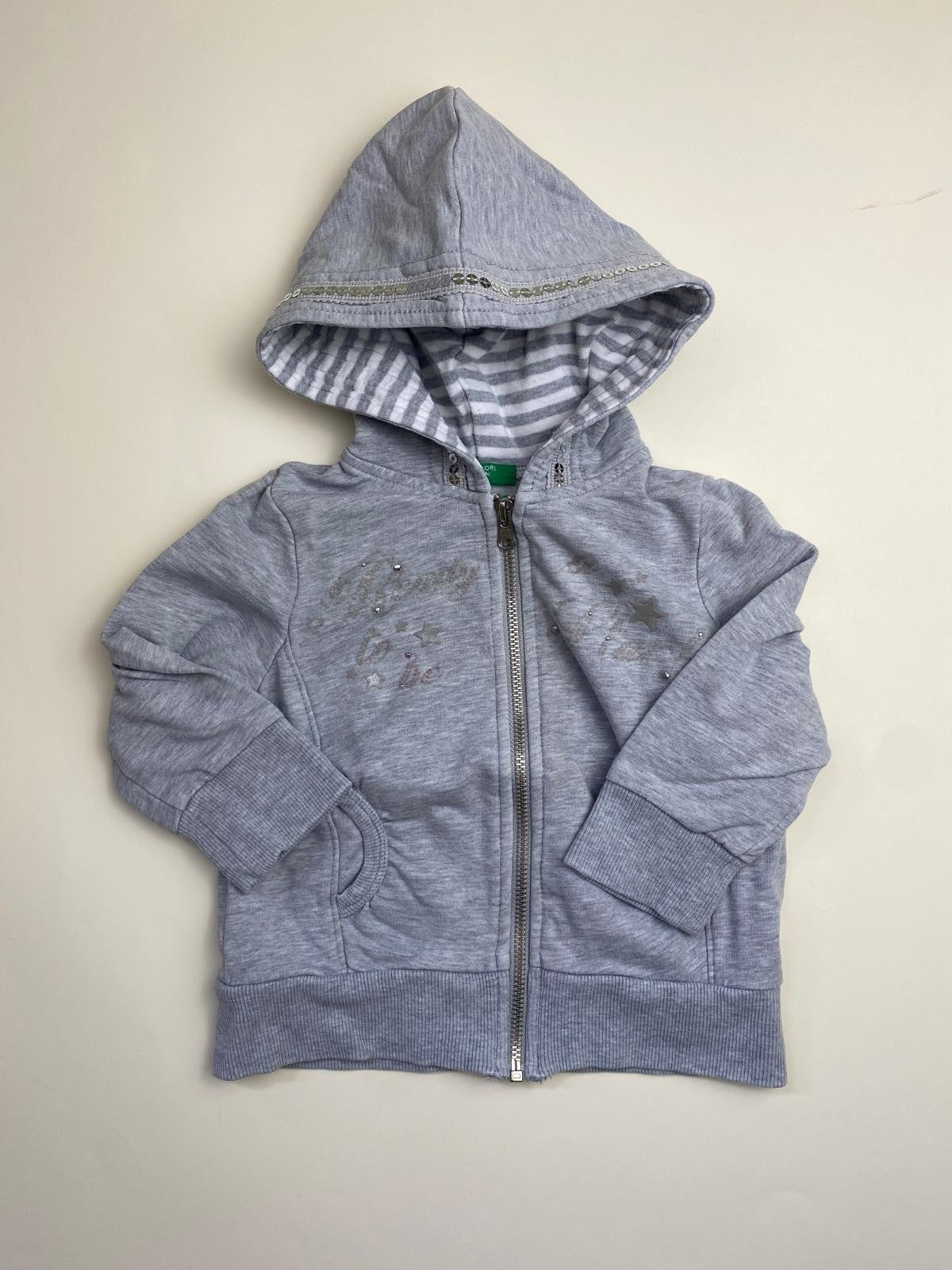 Felpa con cappuccio grigia con zip e dettagli in pailletes