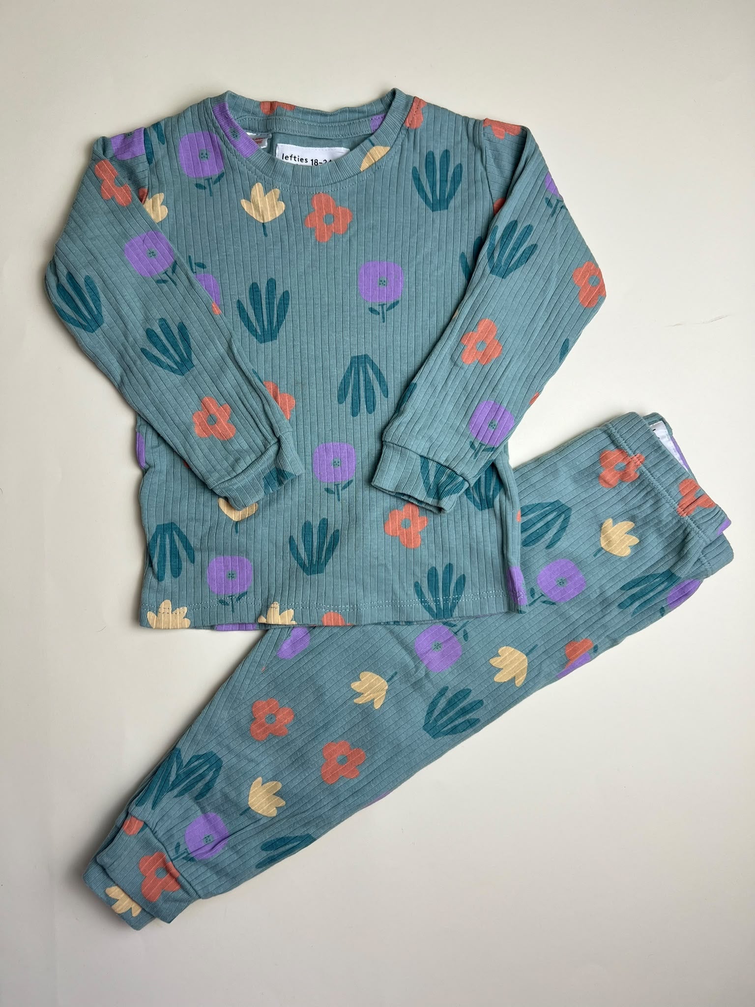 Pigiama a costine per bambina con stampa floreale