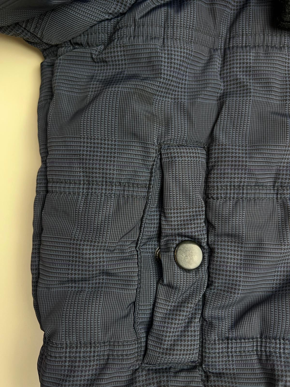 Giacca imbottita blu con cappuccio e pelliccia sintetica